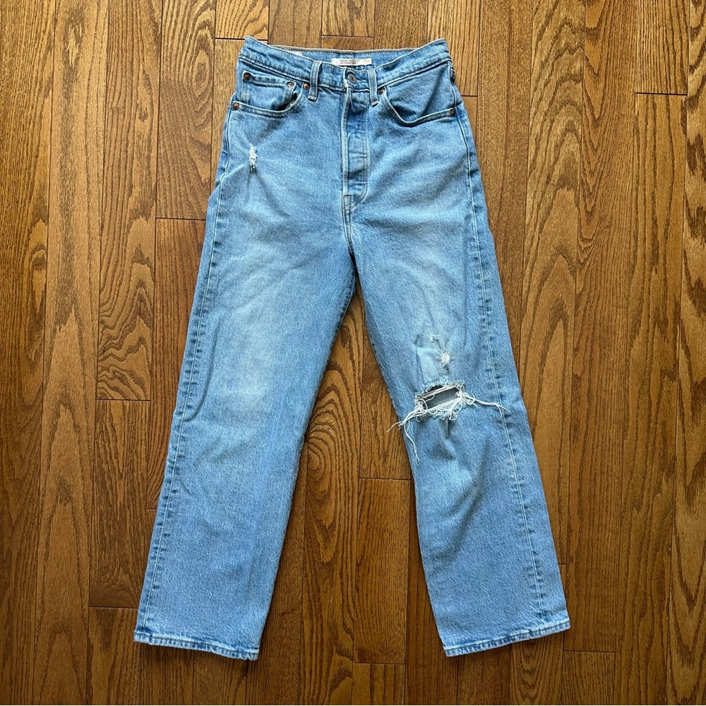 Levi’s Distressed Ribcage Straight Leg High Waisted Cropped Stretchy Jeans 27